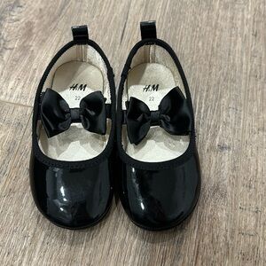 H&M patent leather shoes for toddler girls.